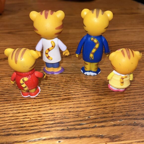 Daniel Tigers Neighborhood Family Figures (Lot of 4): Mom, Dad, Brother & Sister - Picture 6 of 6
